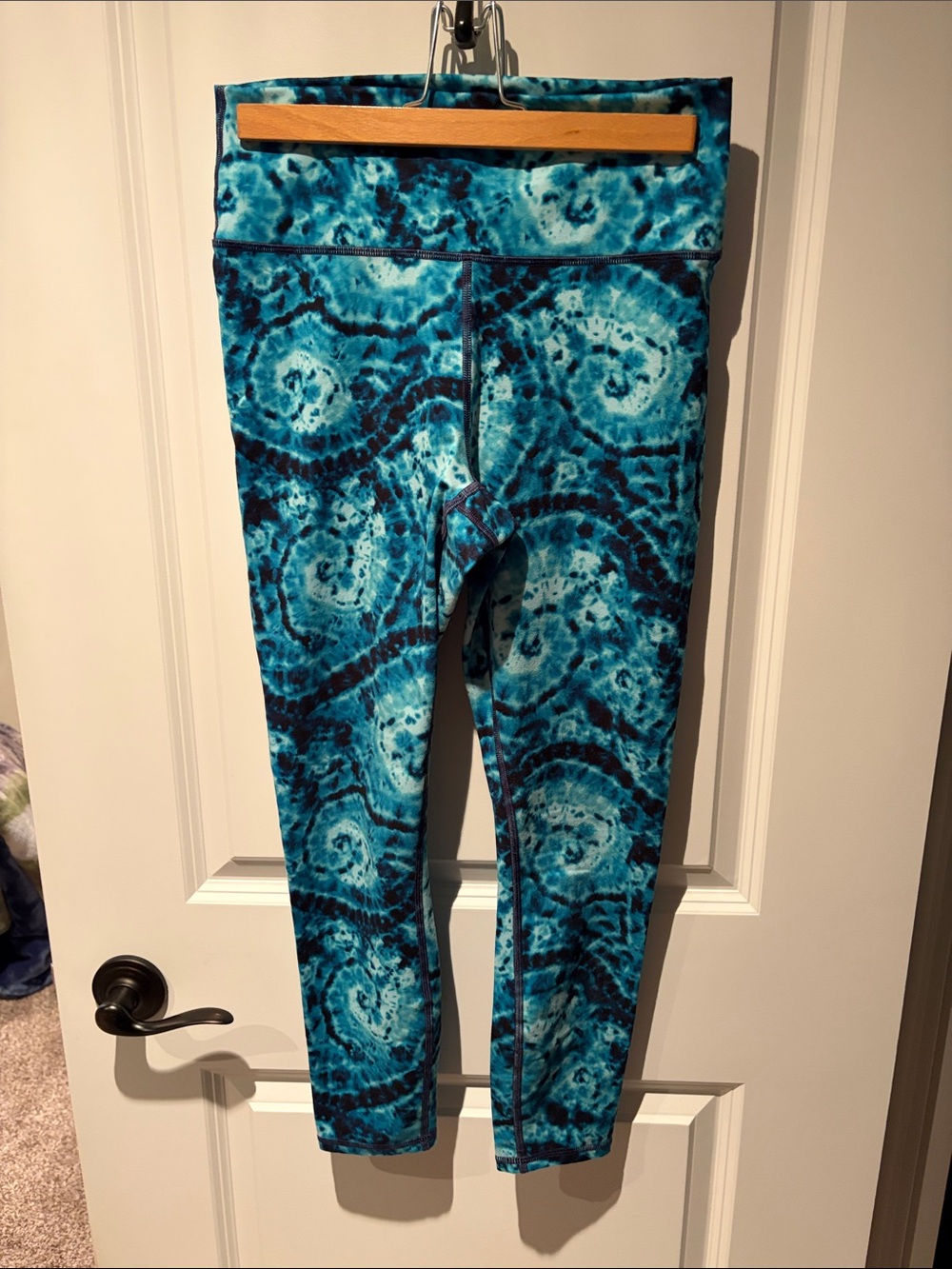 Fabletics Turquoise & Navy Tie-Dye Leggings